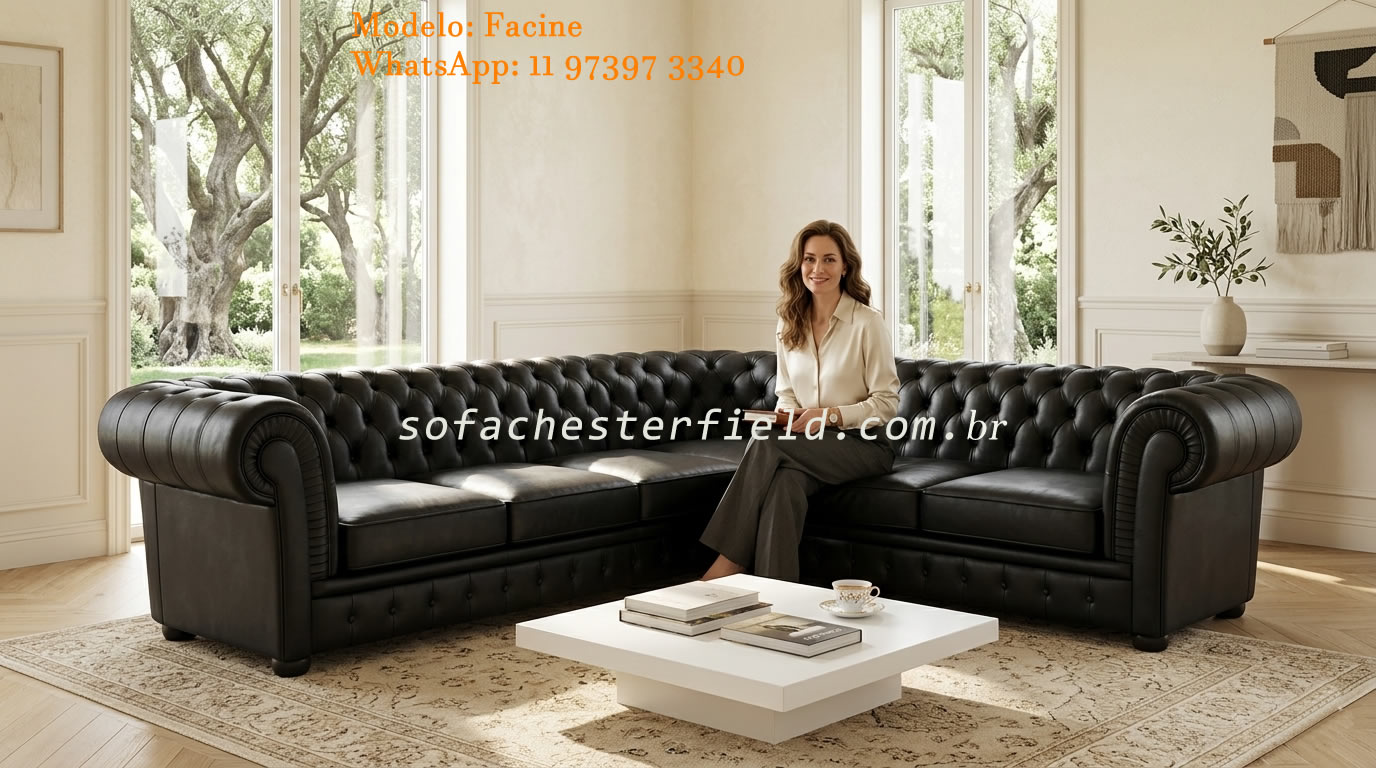 Sala decorada com Sofá Chesterfield revestido em couro legítimo preto