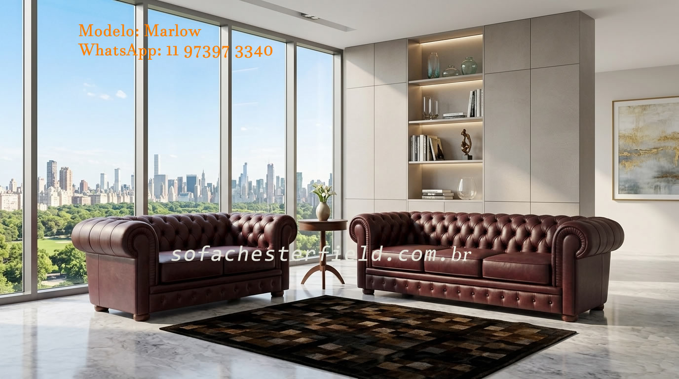 Sofá Chesterfield Marlow em ambiente decorado, conjunto com sofá de 3 e 2 lugares