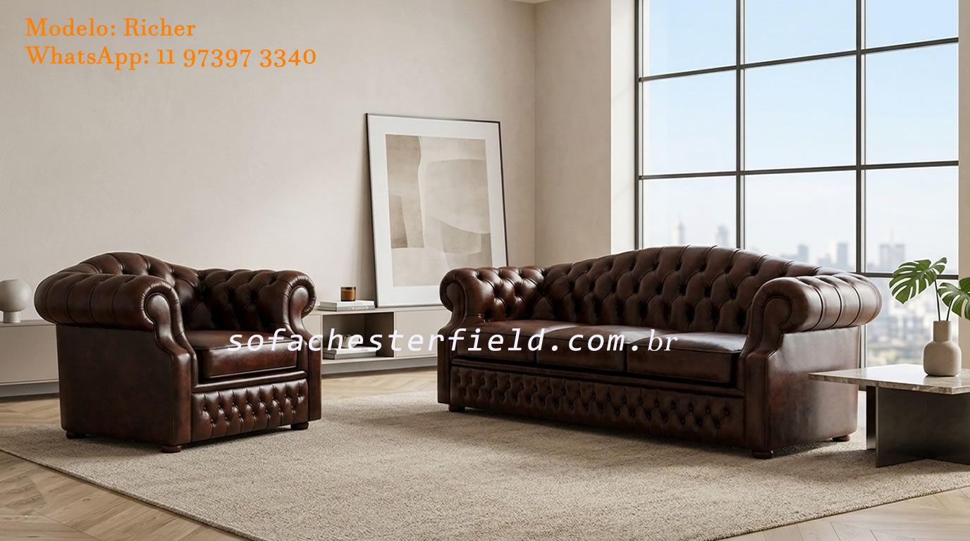 sofa colonial verdadeiro em couro legítimo com braços recuados e acabamento em tachas metálicas
